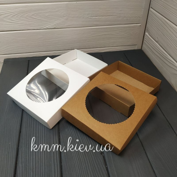 Коробка із зубчастим вікном колір в асортименті 150х150х35мм - Крафт Коробка із зубчастим вікном колір в асортименті 150х150х35мм - Крафт