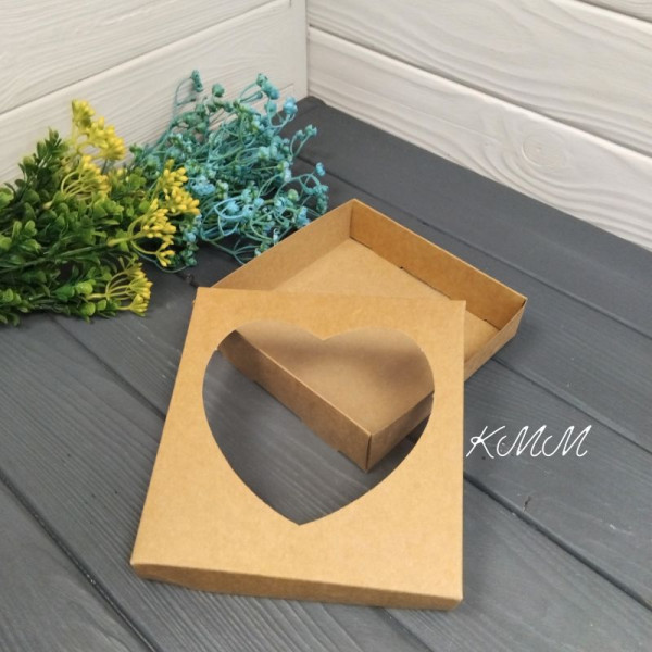 Коробка з вікном Серце 150х150х35 - Крафт