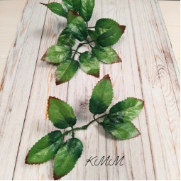 Листья розы на веточке c коричневым краем маленькие (5,5 см х 3см) - 1 шт.