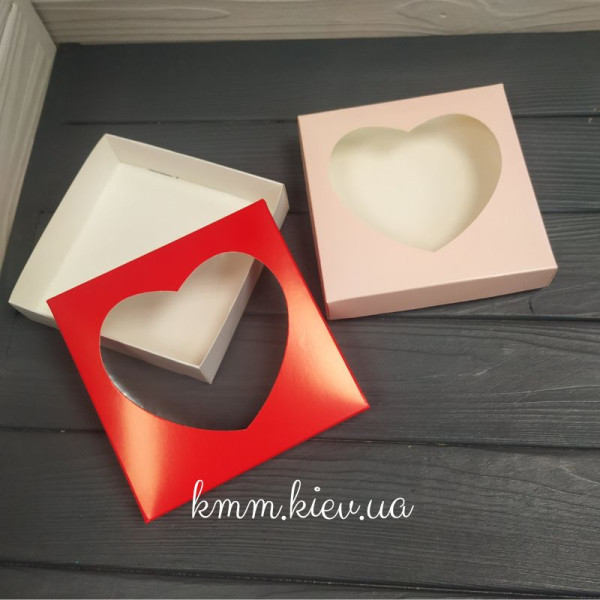 Коробка с окном Сердце 150х150х35 - Красный